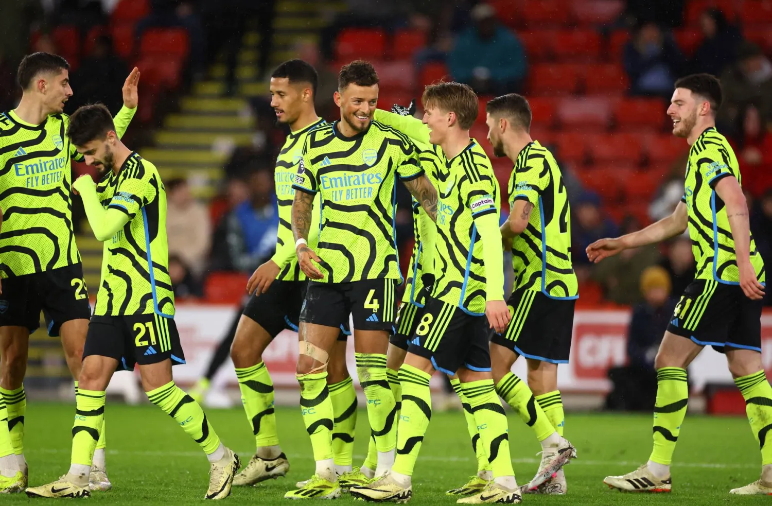 الفرصة مواتية لآرسنال لحصد لقب غائب عن خزائنه منذ سنوات طويلة (رويترز)