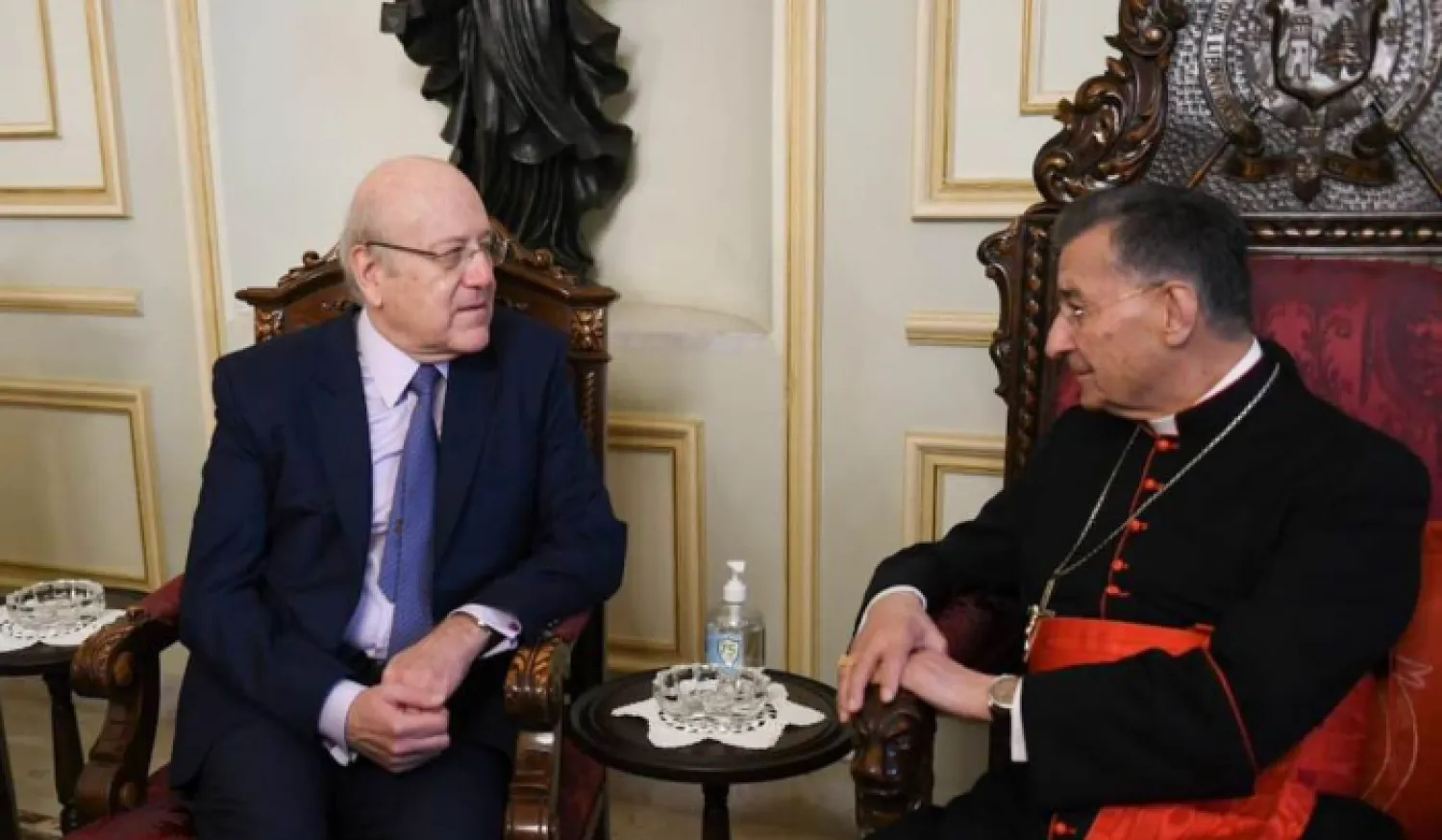 خلال اللقاء الذي جمع ميقاتي والبطريرك الراعي في بكركي السبت (موقع رئاسة الحكومة)