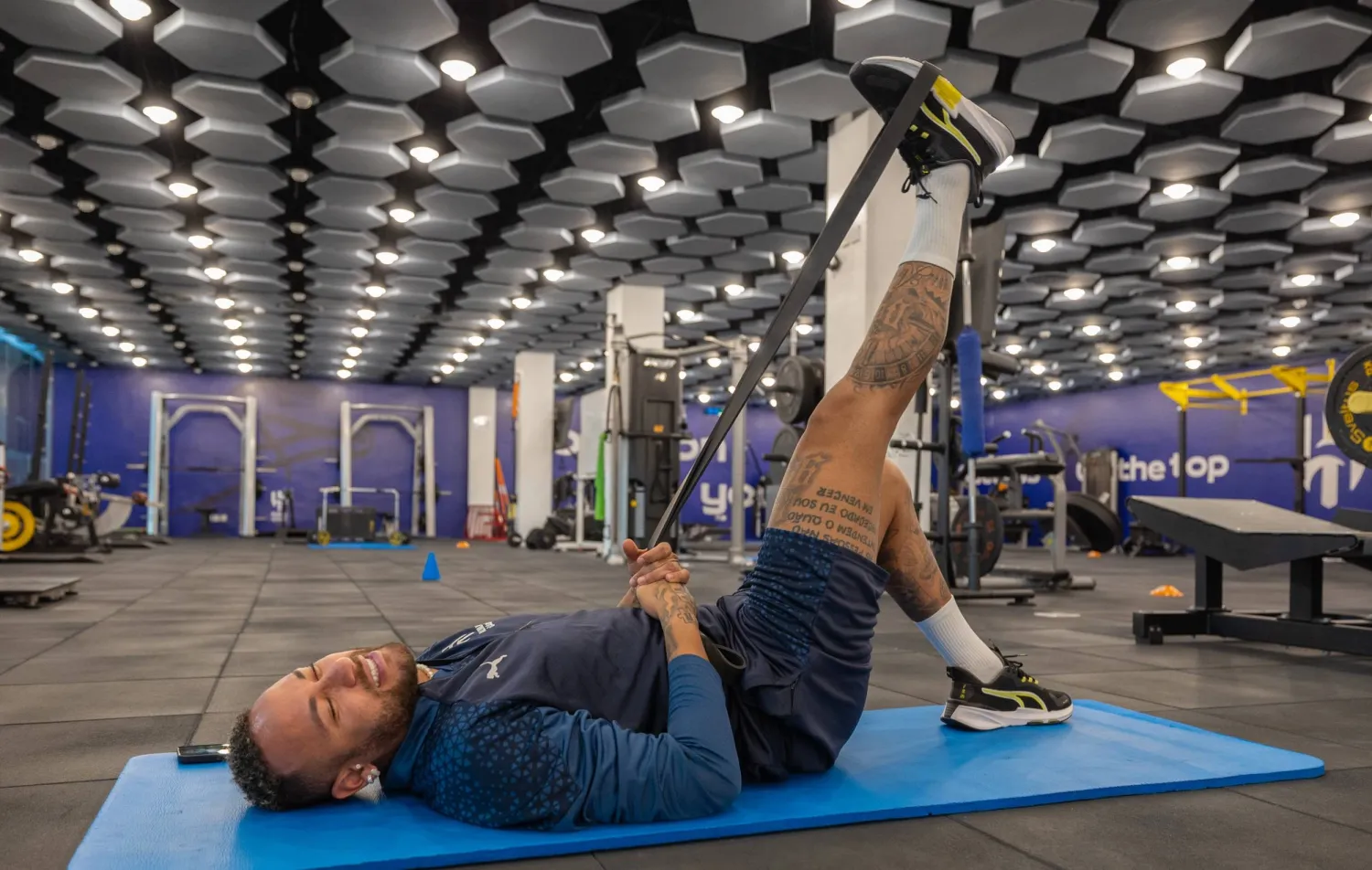 البرازيلي نيمار يجري تمارين استشفائية في مقر نادي الهلال (الهلال)