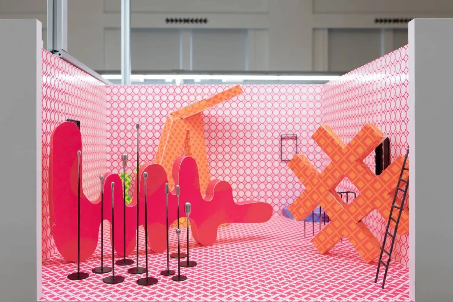 معرض فني دولي به أكشاك بحجم بيت الدمية (معرض «بيرلي فير»)