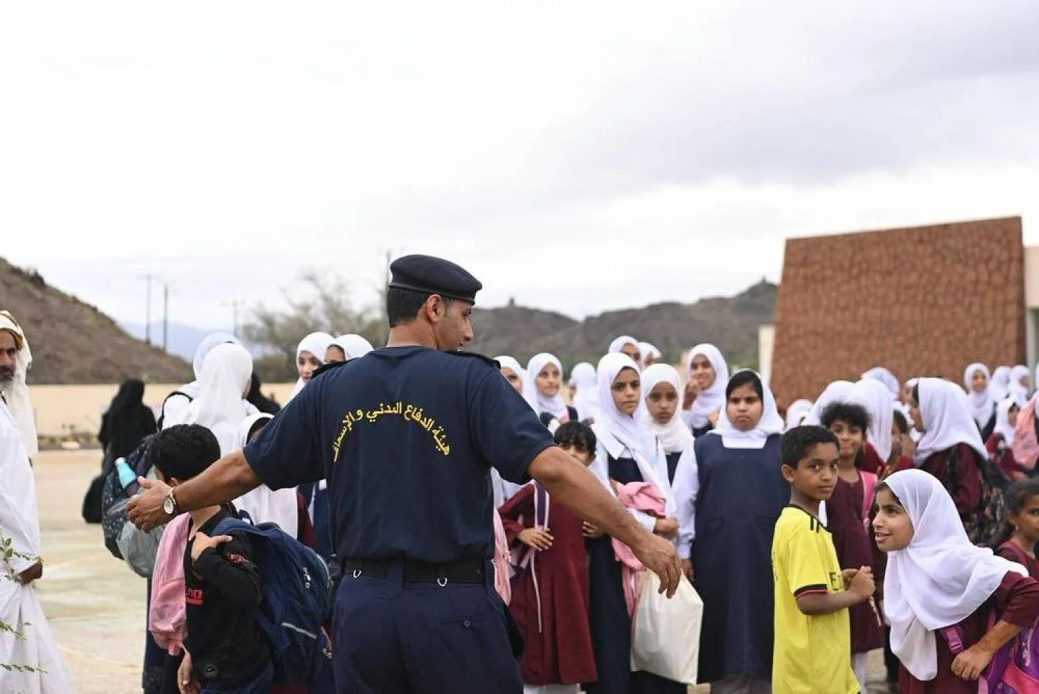 Civil defense and ambulance teams managed to rescue 1,200 people from a school in the Wilayat of Al-Mudhaibi after their school was flooded (Omani News Agency).






