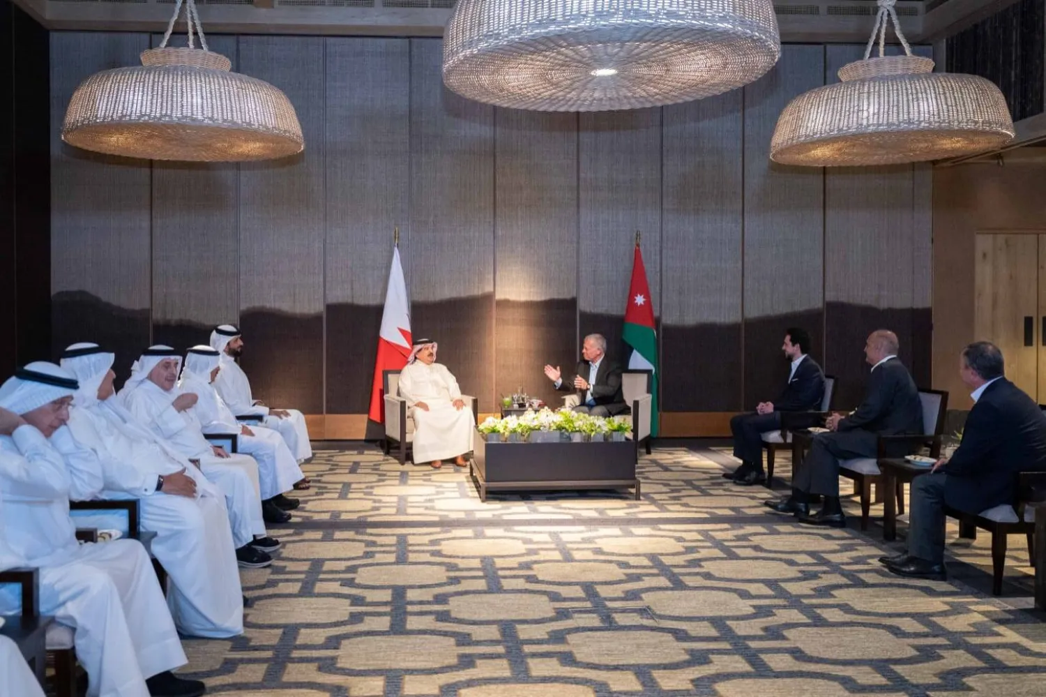 العاهل الأردني عبد الله الثاني بن الحسين وملك البحرين حمد بن عيسى آل خليفة خلال لقائهما الأربعاء في العاصمة الأردنية عمّان (الأردنية)