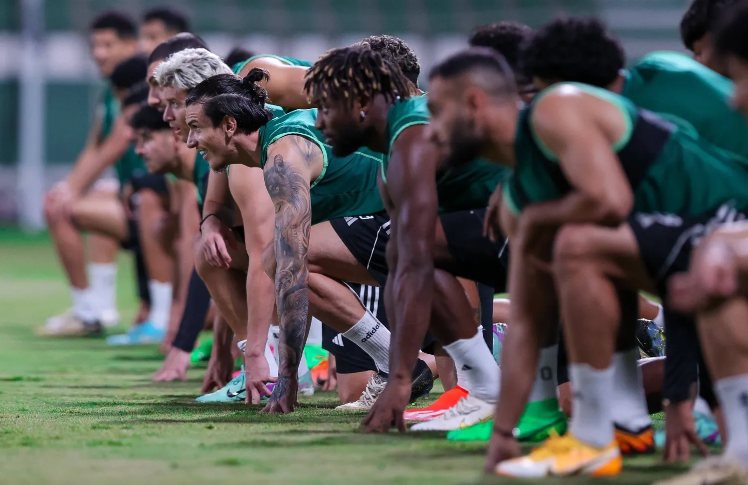 لاعبو الأهلي خلال التدريبات الأخيرة استعداداً لمواجهته المقبلة في الدوري السعودي (النادي الأهلي)