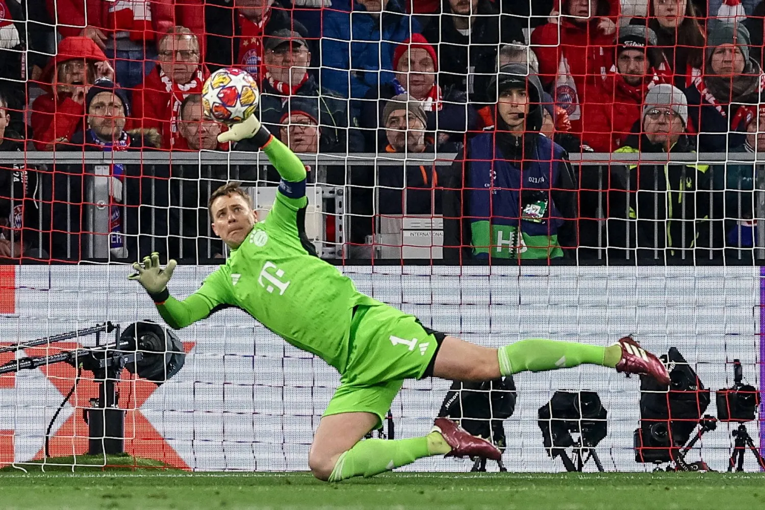 مانويل نوير حارس مرمى بايرن ميونيخ (إ.ب.أ)