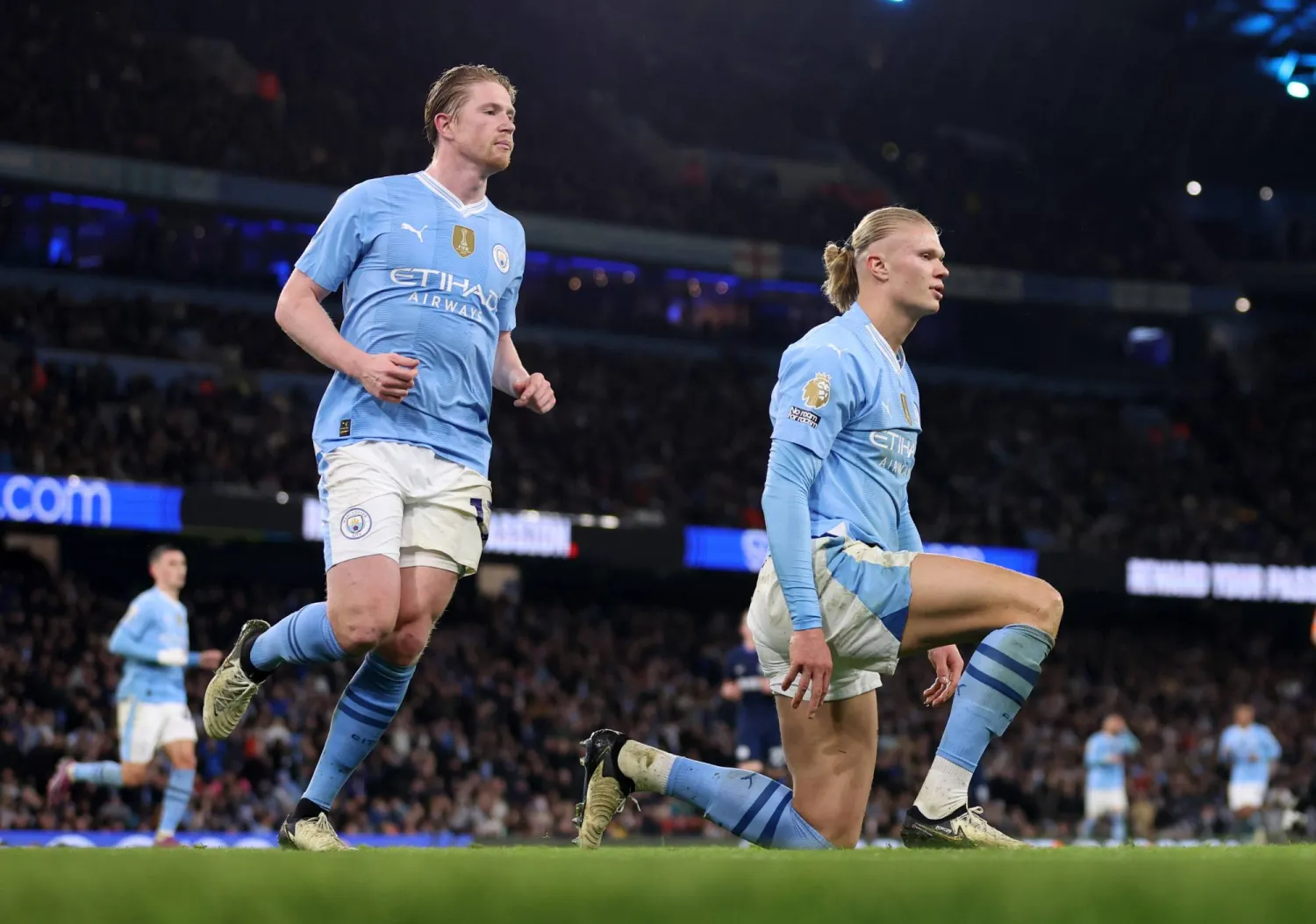 هالاند ودي بروين نجما مانشستر سيتي (غيتي)