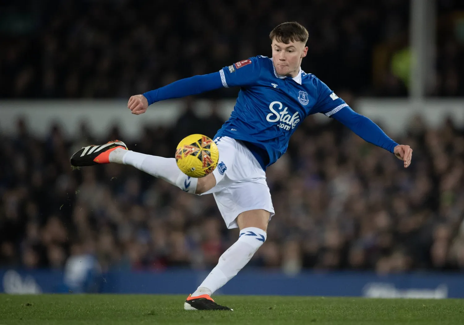 ناثان باترسون مدافع إيفرتون (غيتي)