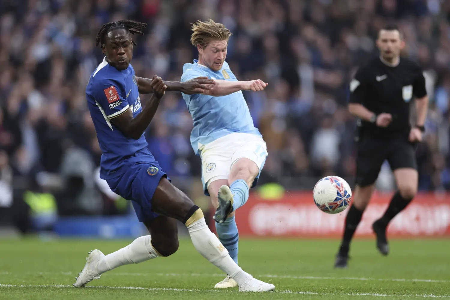 تشالوباه (أ.ب)