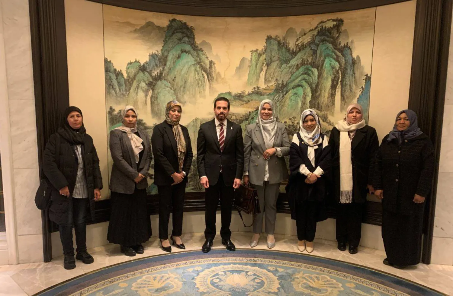 السنوسي في لقاء سابق بإسطنبول مع قيادات نسائية ليبية (حساب السنوسي على إكس)