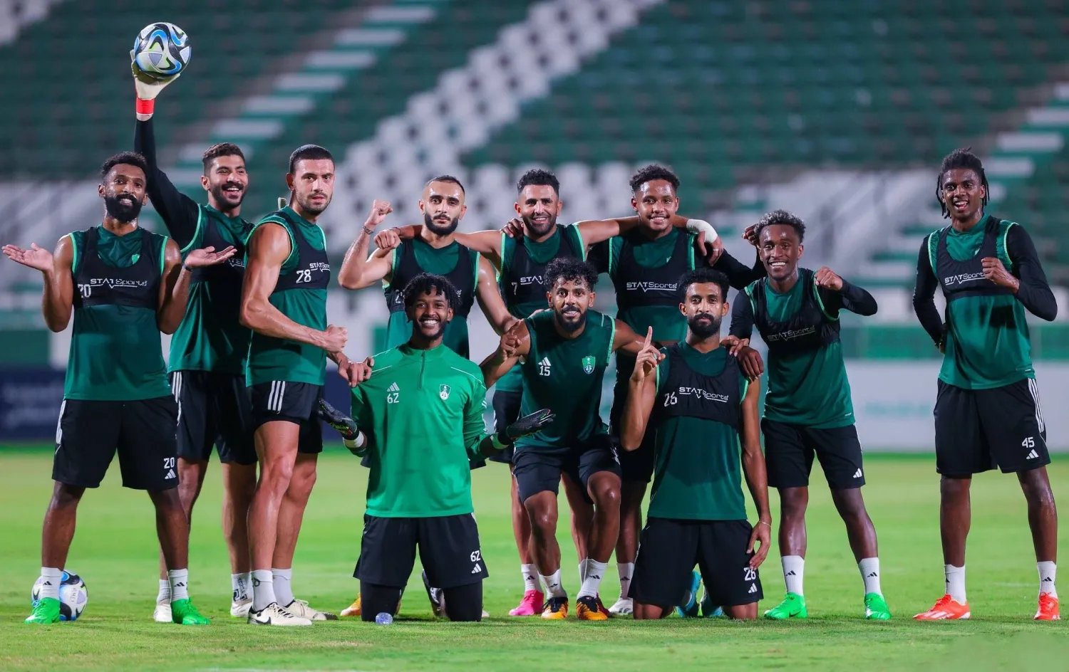 الأهلي يسعى لتثبيت أقدامه في المركز الثالث المؤهل إلى دوري أبطال آسيا (نادي الأهلي)