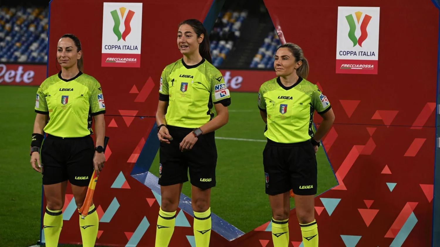 ماريا سولي فيريري كابوتي ستدير المباراة (أ.ب)