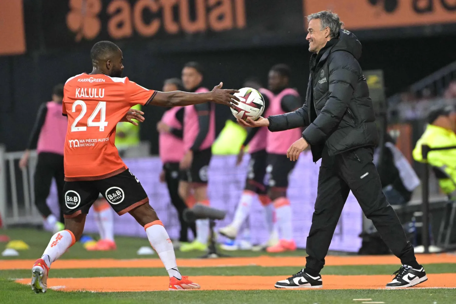 لويس إنريكي يتوقع مستقبلاً أفضل لفريقه (أ.ف.ب)