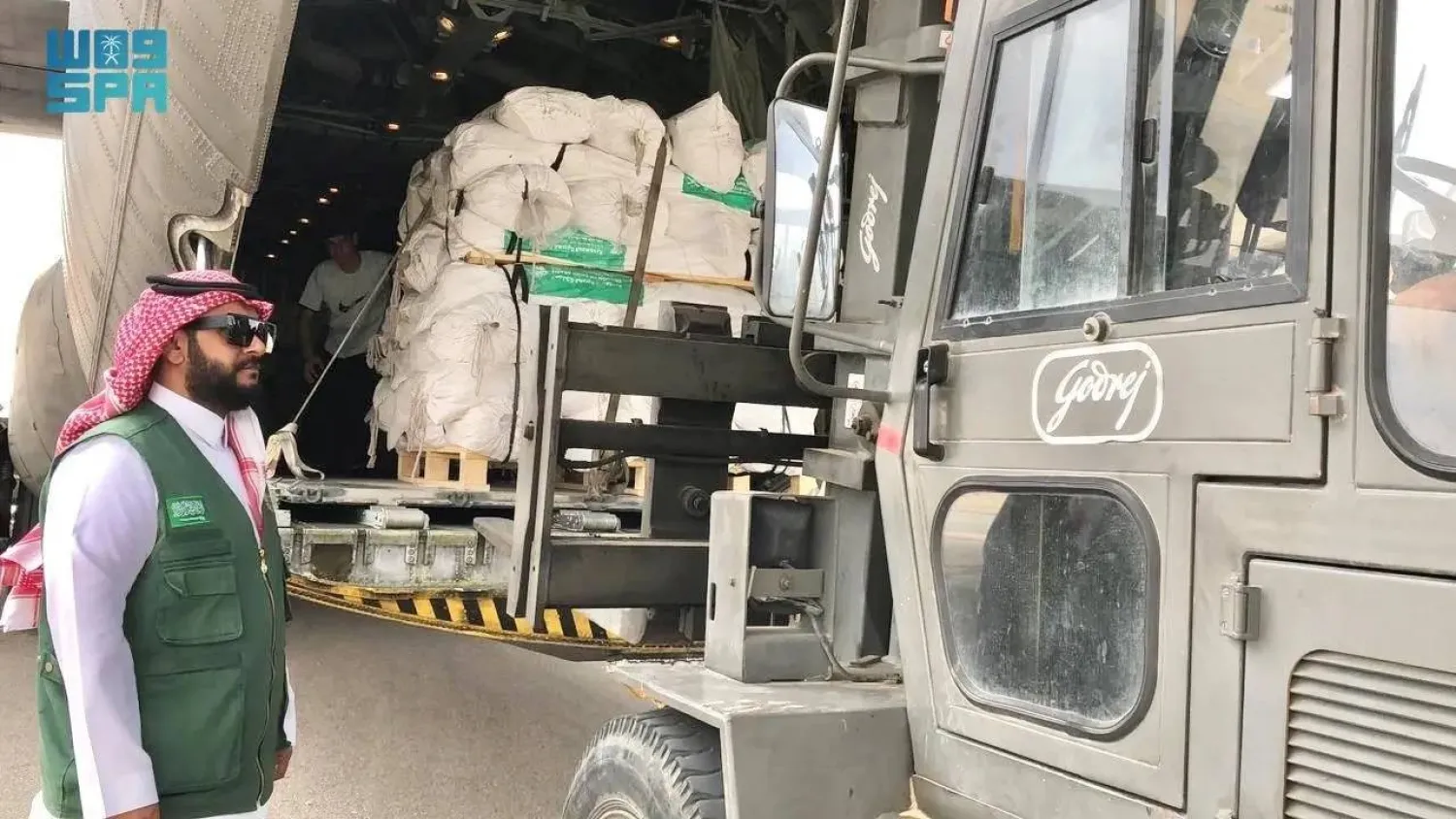 The assistance is in keeping with Saudi Arabia's humanitarian role in supporting the brotherly Palestinian people in times of crisis. (SPA)