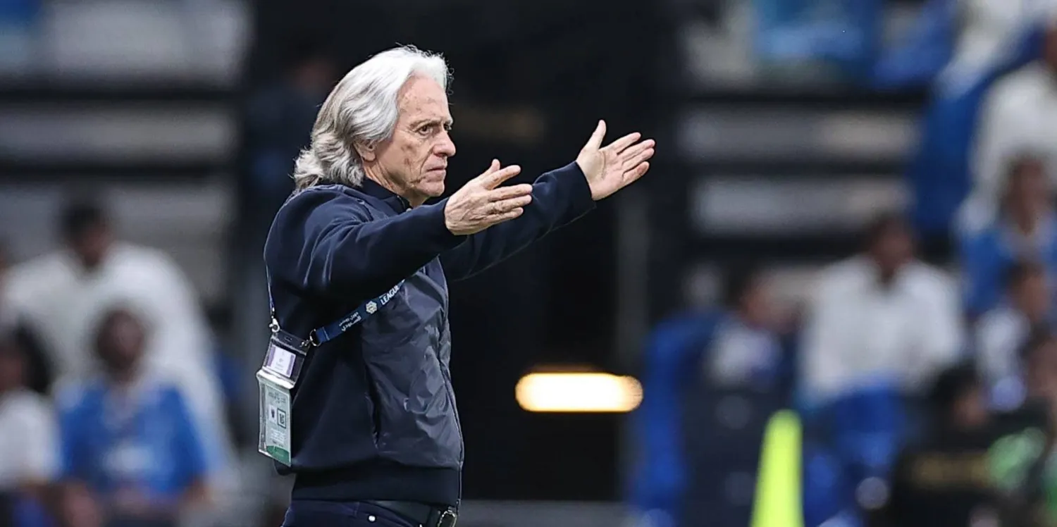 خيسوس مدرب الهلال أشاد بالمستوى الذي قدمه محمد القحطاني (تصوير: سعد العنزي) 