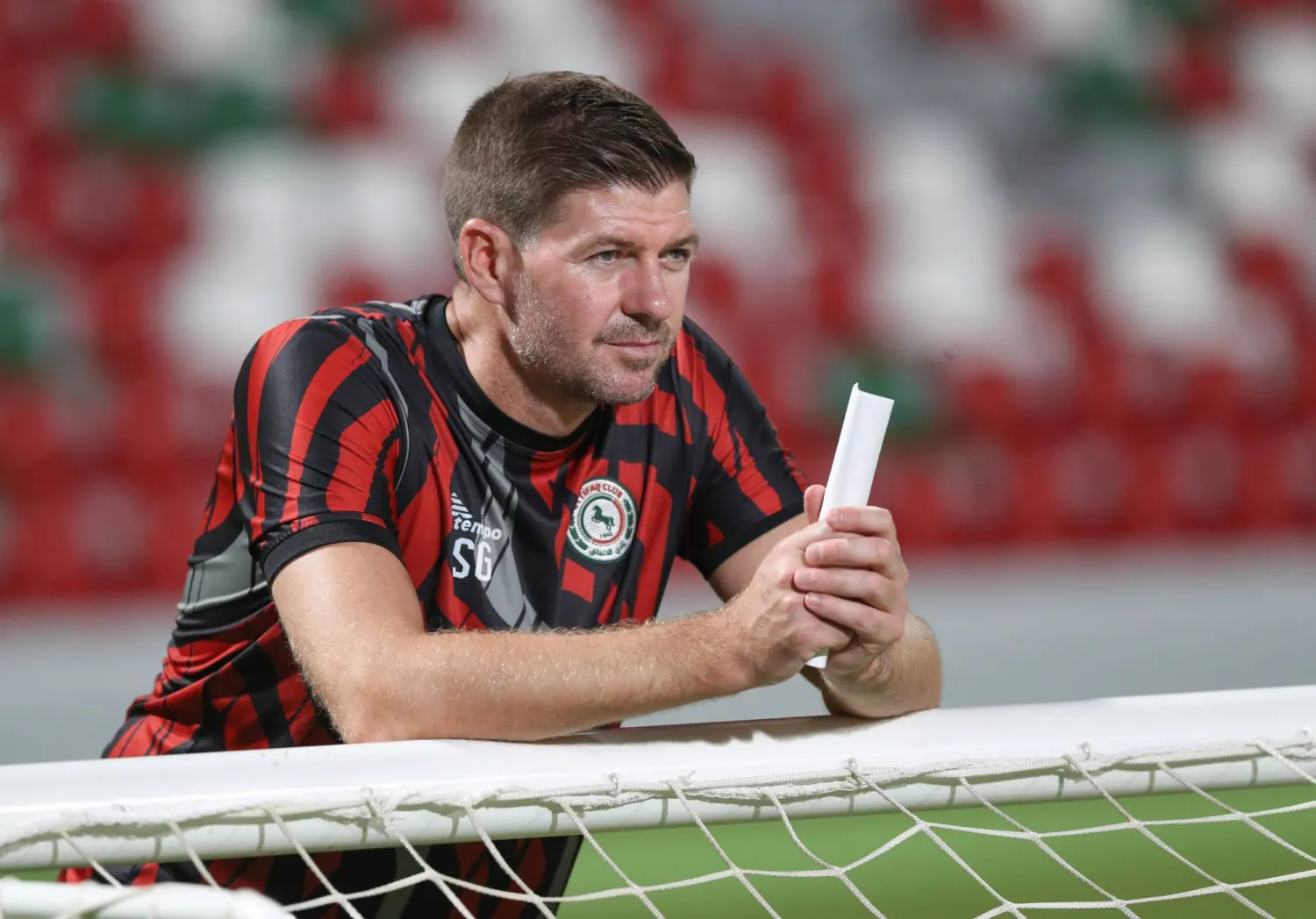 جيرارد طالب الشباب بعدم وضع حدود لأحلامهم في عالم كرة القدم (الشرق الأوسط)