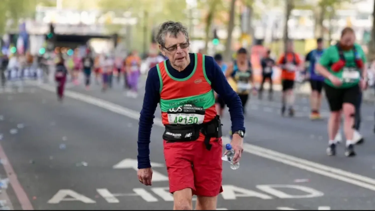 عظمة الإرادة (حساب مدرّبه إد موريس في إنستغرام)