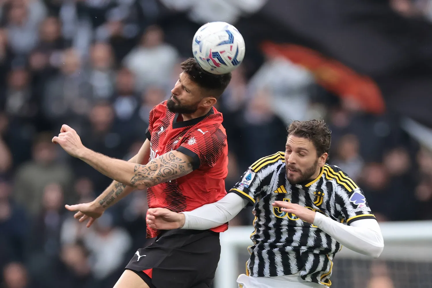 من القمة التي جمعت الميلان واليوفي السبت (د.ب.أ)