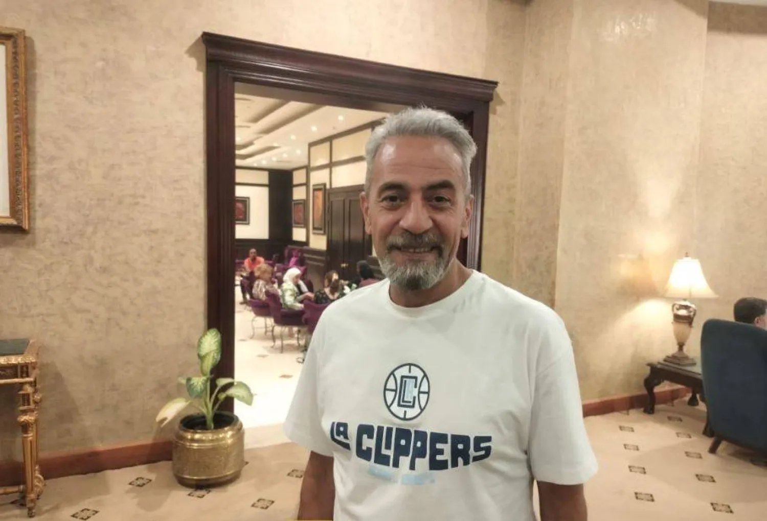 الفنان صبري فواز يتحدث عن أحدث أعماله (الشرق الأوسط)