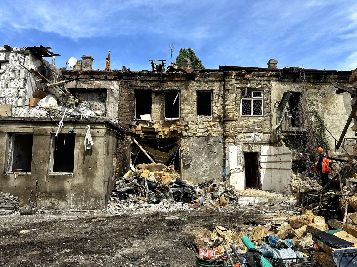 جانب من الدمار جراء غارة روسية على مدينة أوديسا الأوكرانية (د.ب.أ)