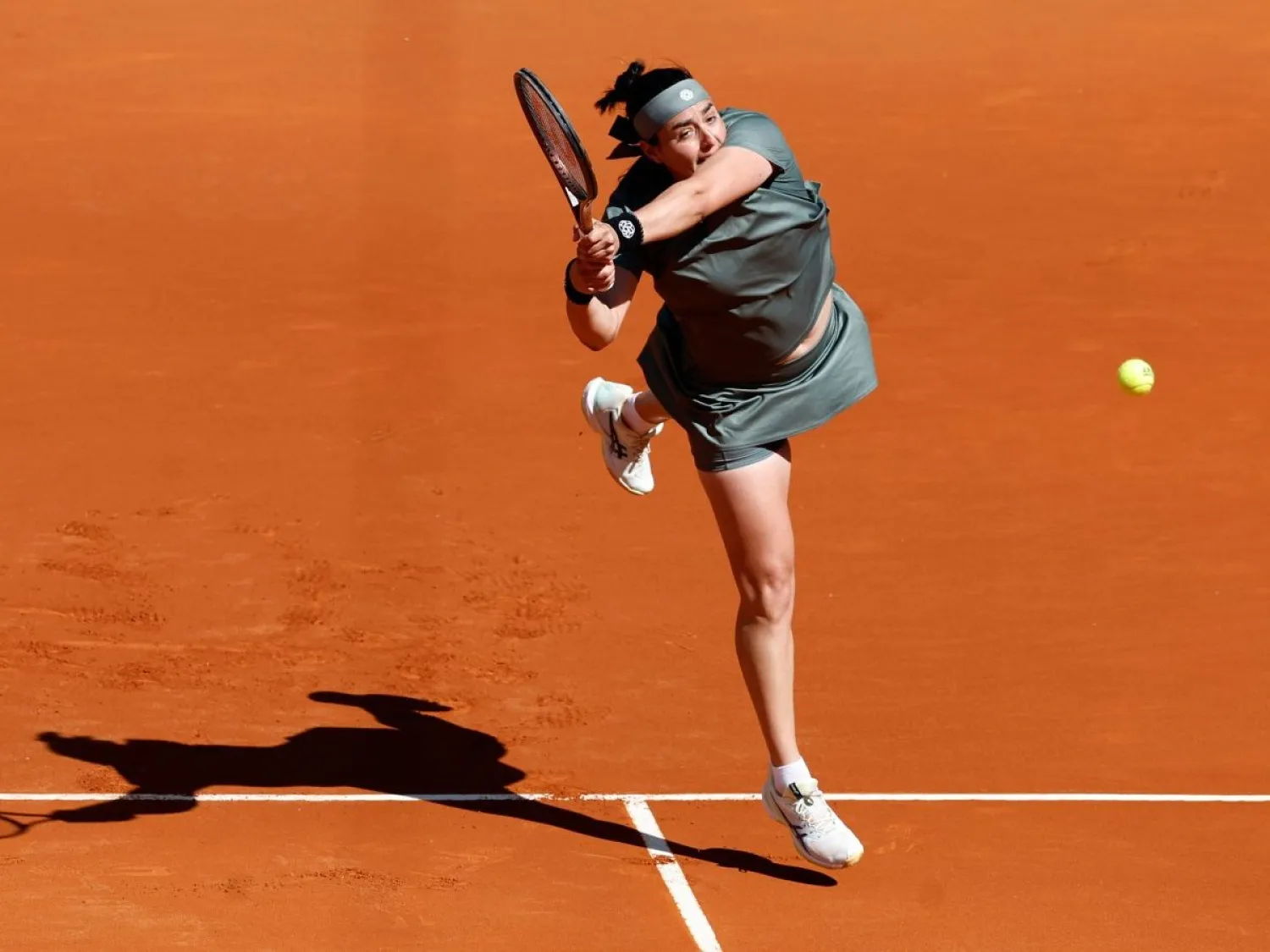 التونسية أُنس جابر فازت بسهولة على أوستابنكو (إ.ب.أ)