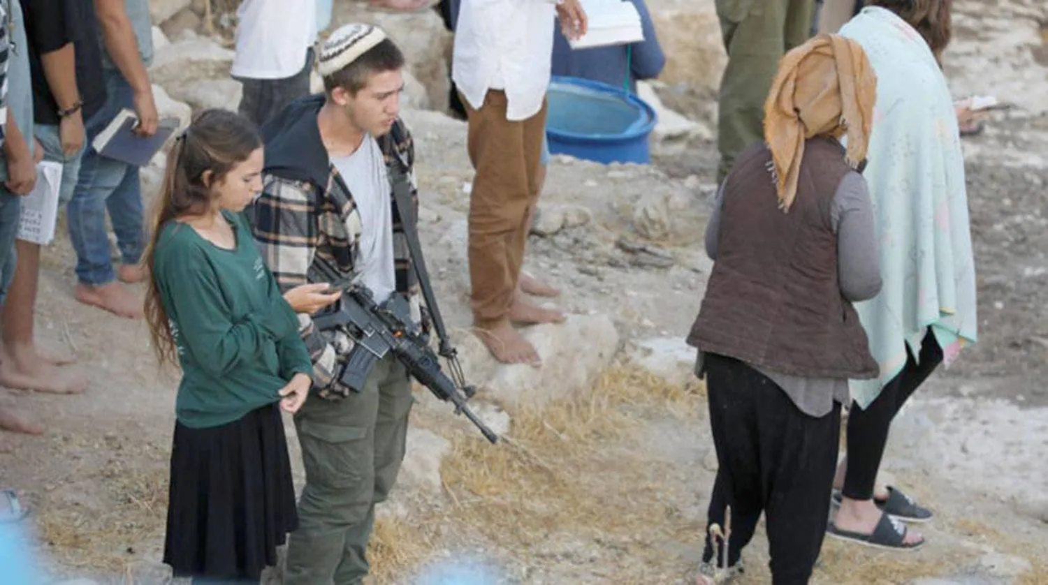 مستوطنون مسلحون في الضفة الغربية (وفا)