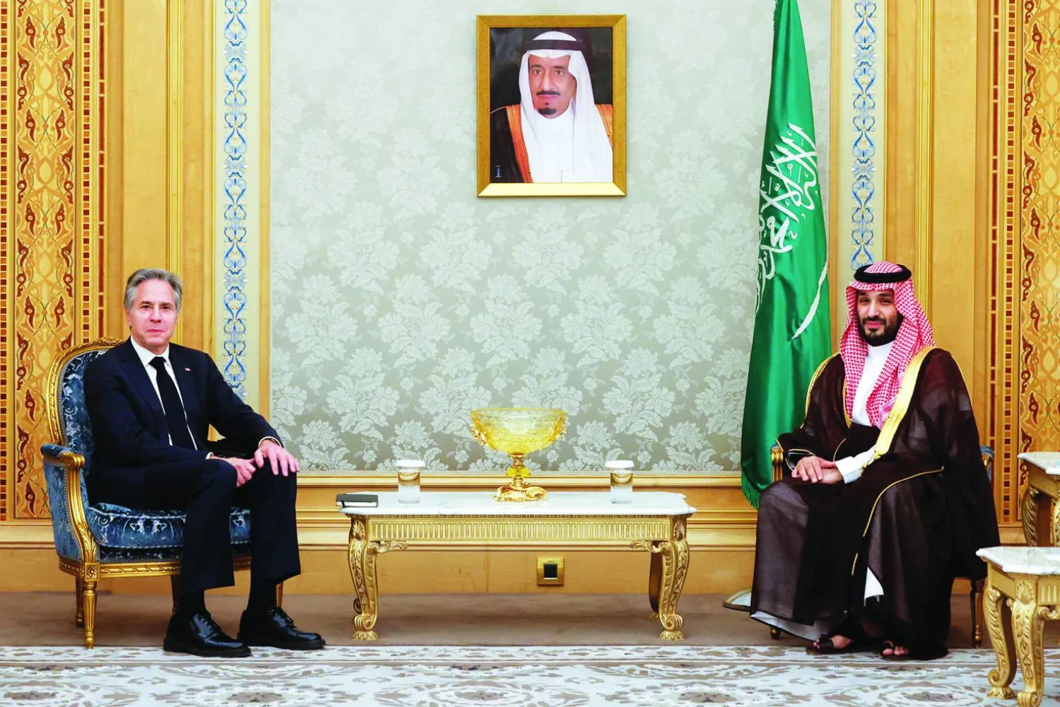 
ولي العهد السعودي لدى اجتماعه مع وزير الخارجية الأميركي في الرياض أمس (رويترز)