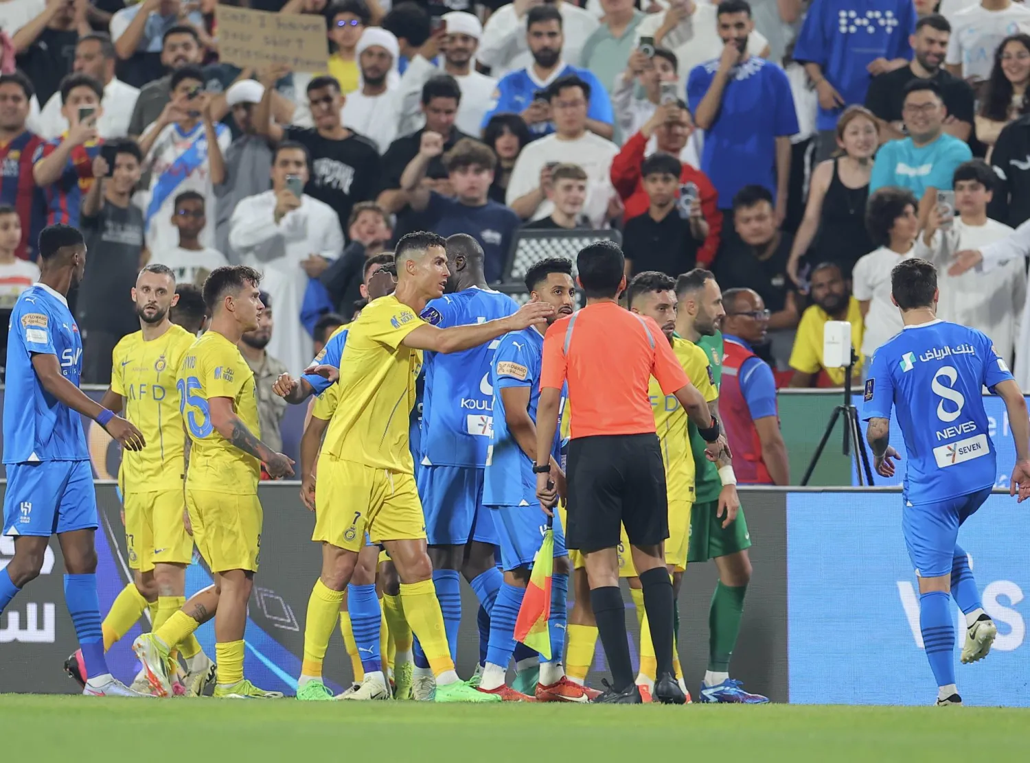 مباراة الهلال والنصر ضمن كأس السوبر شهدت جدلاً تحكيميا بسبب محمد الهويش (عبد العزيز النومان )