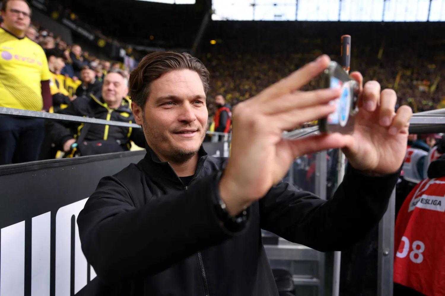 إدين ترزيتش مدرّب بوروسيا دورتموند (رويترز)