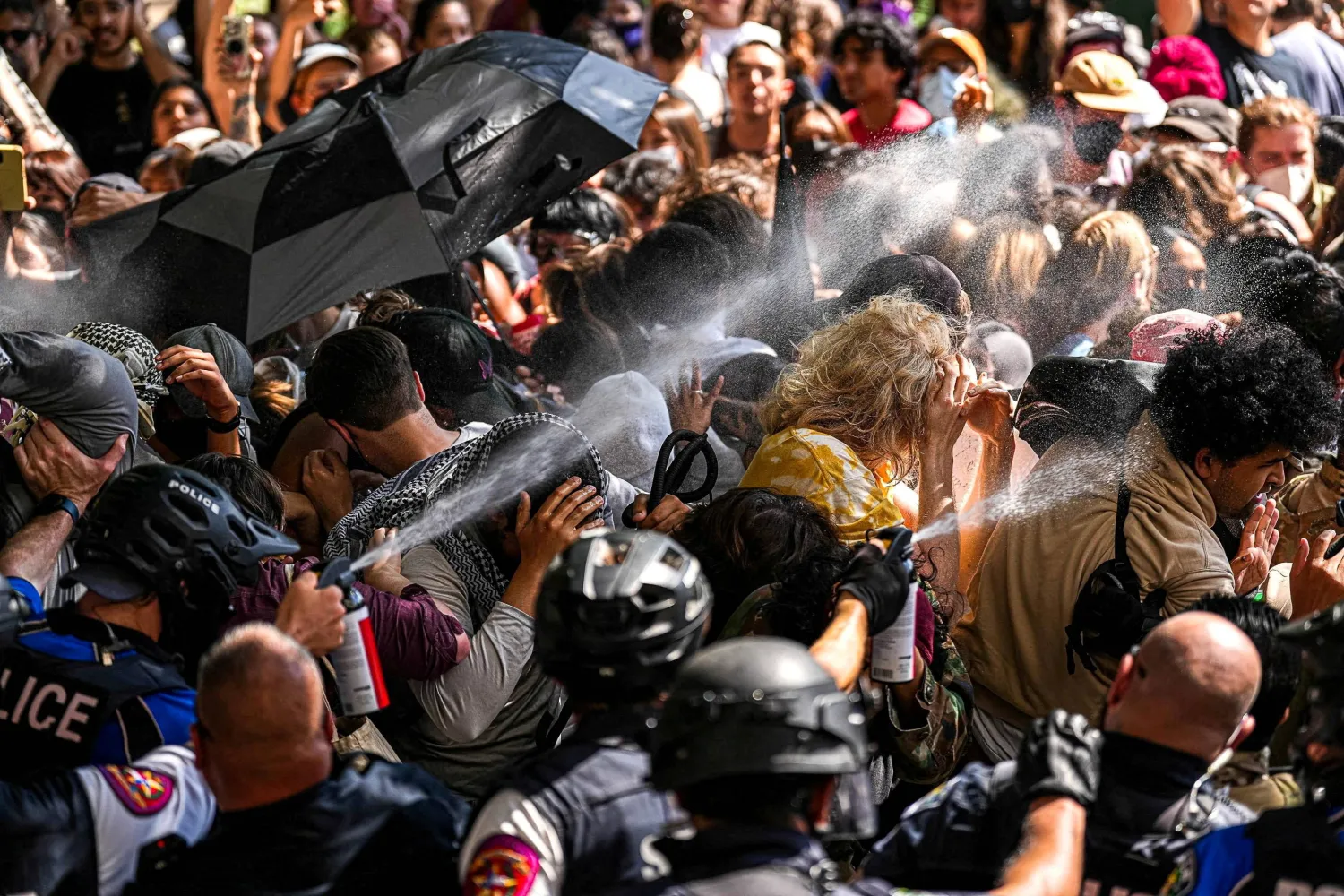 A state trooper pepper sprays pro-Palestinian protesters, during the ongoing conflict between Israel and the Palestinian group Hamas, after police vehicles were blocked at the University of Texas in Austin, Texas, US April 29, 2024. Aaron E. Martinez/American-Statesman/USA Today.