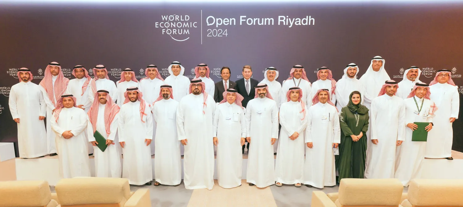 خلال إطلاق مبادرة «برنامج رواد الاستدامة» على هامش المنتدى الاقتصادي العالمي في الرياض (موقع الوزارة)