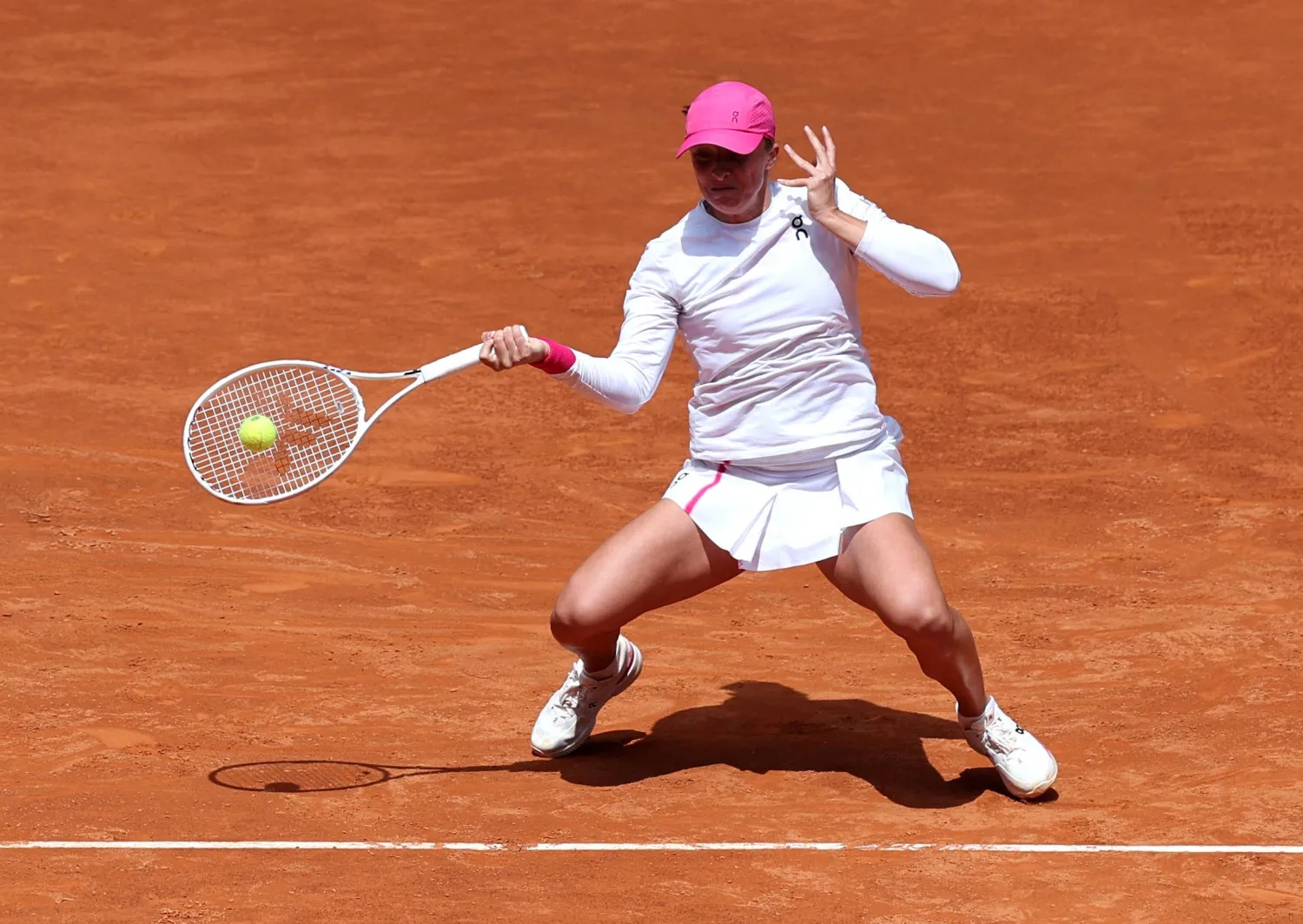 لم يسبق لشفيونتيك (22 عاماً) أن خسرت أي مجموعة في العاصمة الإسبانية (رويترز)