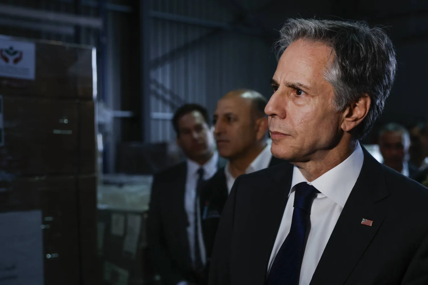 وزير الخارجية الأميركي أنتوني بلينكن يزور مخزناً للمساعدات الإنسانية المتجهة إلى غزة في الهيئة الخيرية الأردنية الهاشمية في عمان، الأردن، الثلاثاء 30 أبريل 2024 (أ.ب)