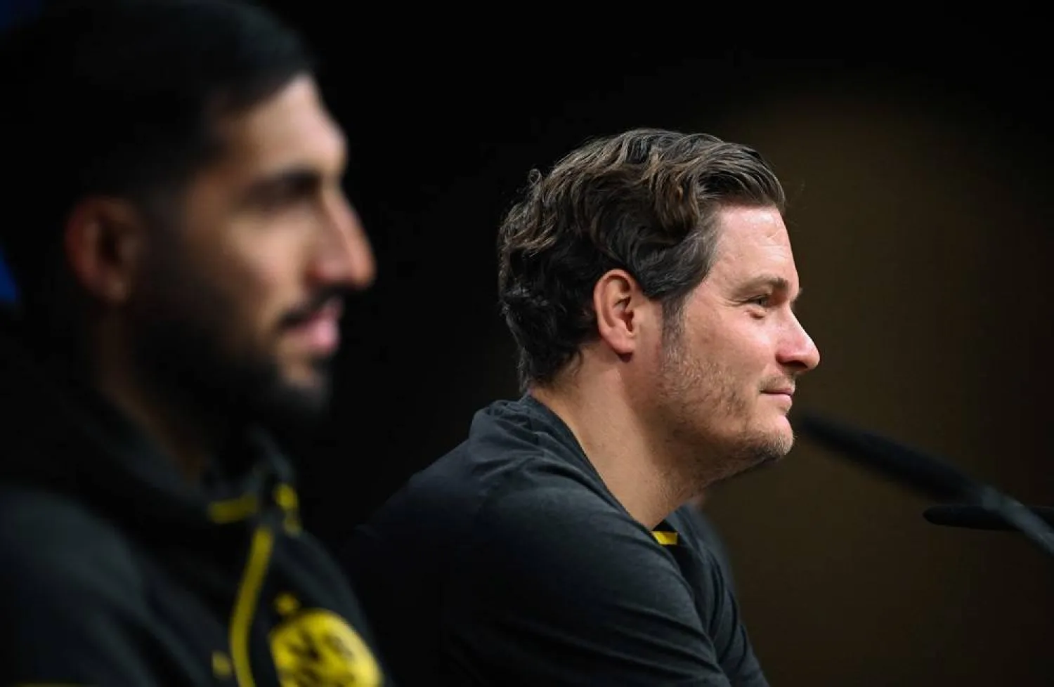  Dortmund's German midfielder #23 Emre Can (L) and Dortmund's German head coach Edin Terzić attend a press conference on April 30, 2024 in Dortmund, western Germany, on the eve of the UEFA Champions League semi-final first leg football match between Borussia Dortmund and Paris Saint-Germain (PSG). (AFP) 