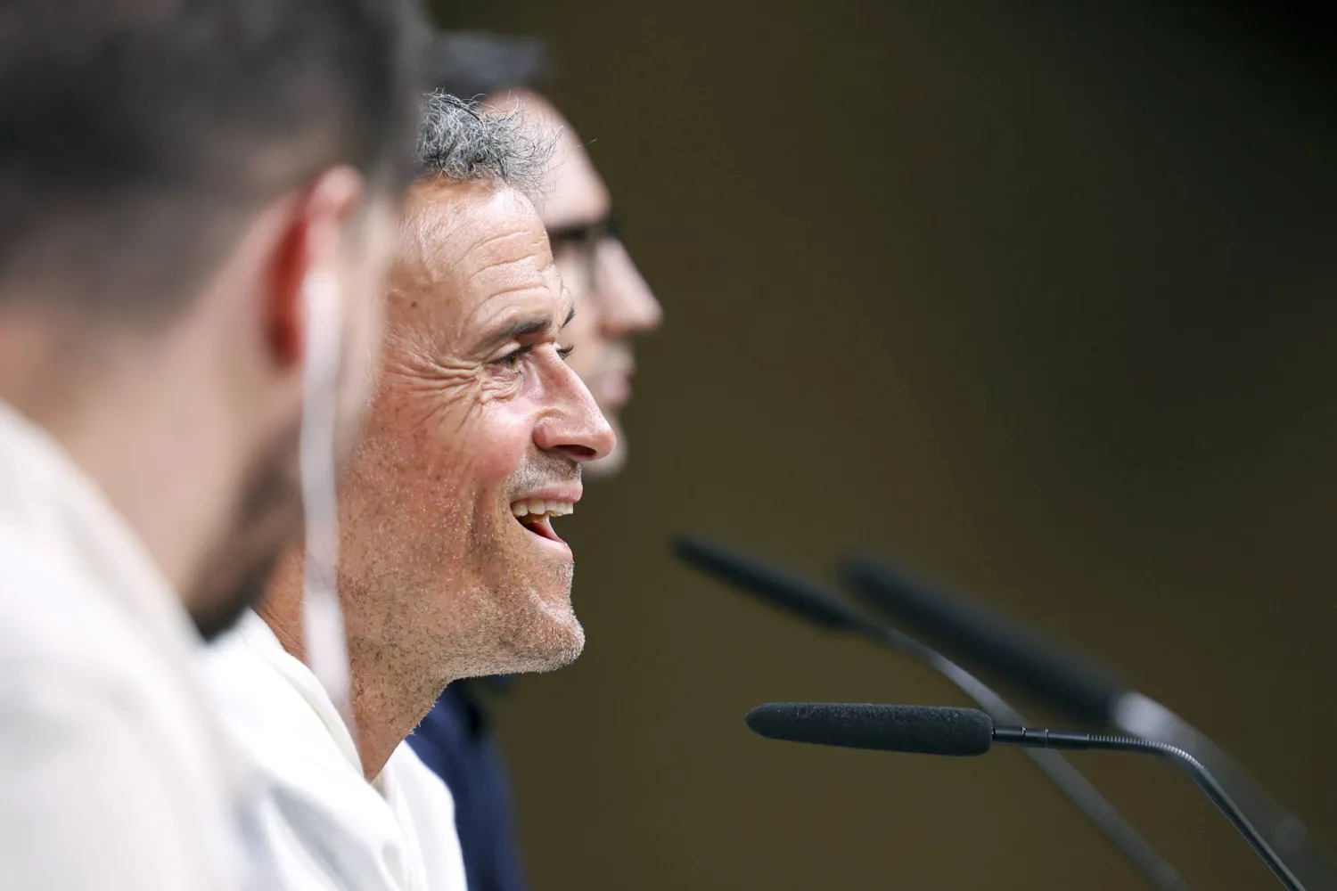 إنريكي خلال حديثه في المؤتمر الصحافي (إ.ب.أ)