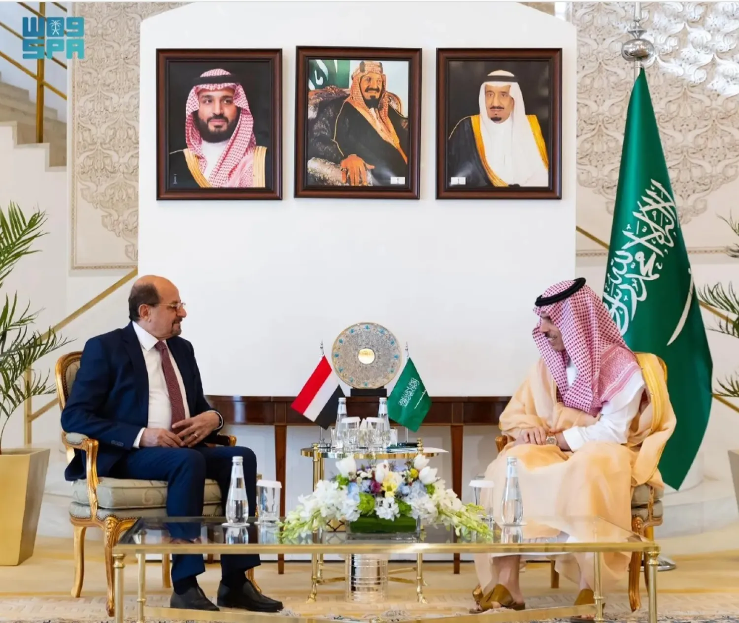  Saudi Minister of Foreign Affairs Prince Faisal bin Farhan bin Abdullah has met with the Minister of Foreign Affairs and Expatriates of Yemen. SPA