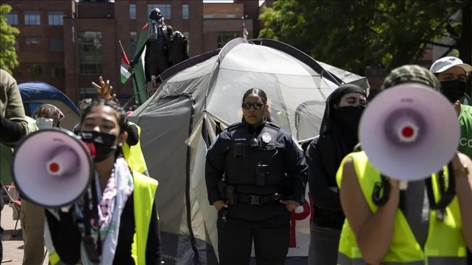 Washington’daki üniversite öğrencilerinin eylemi polis ablukası altında sürüyor