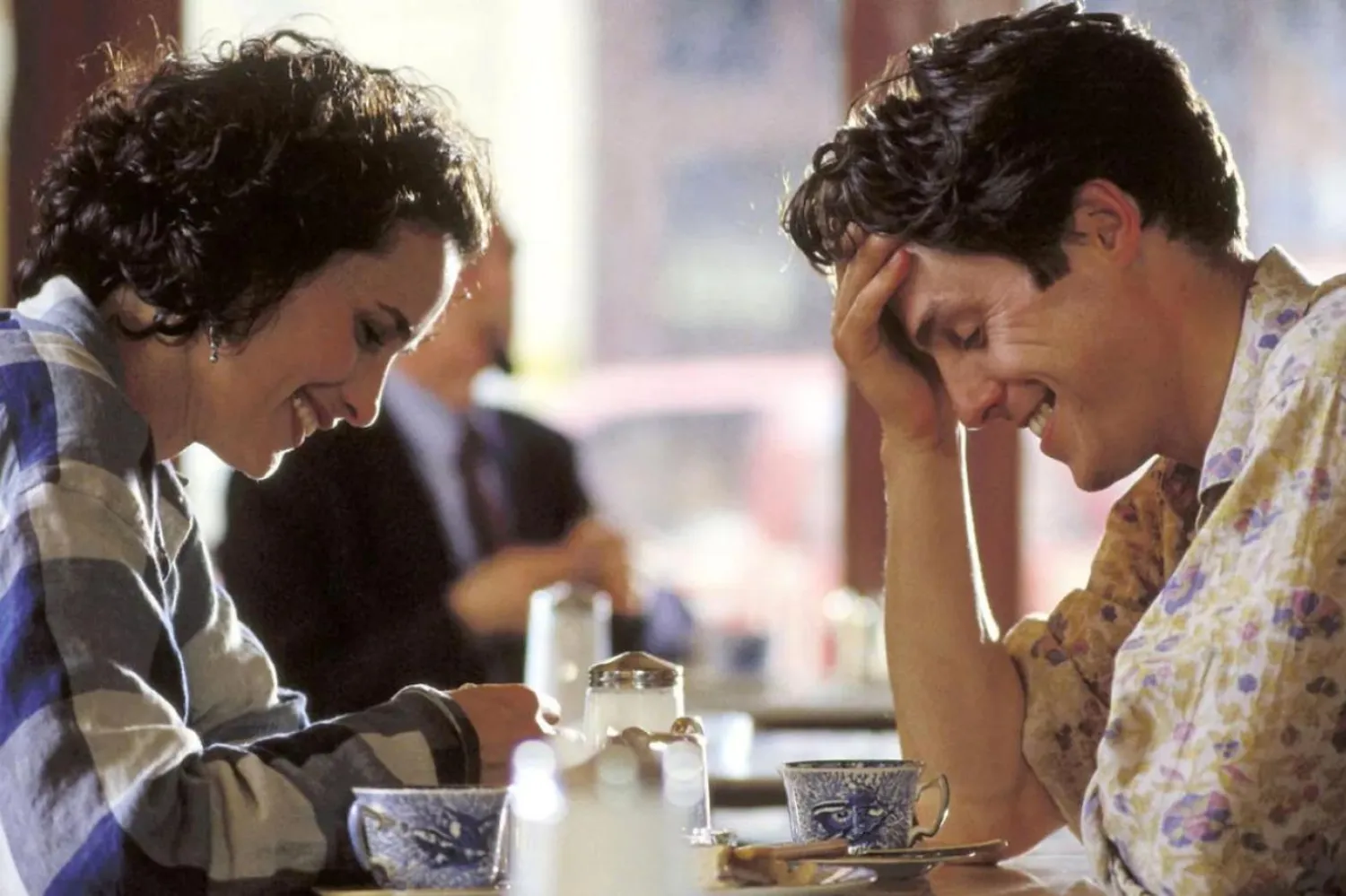 Prömiyerini Sundance Film Festivali'nde yapan romantik komedi, eleştirmenlerin beğenisi kazanmıştı (PolyGram Filmed Entertainment)