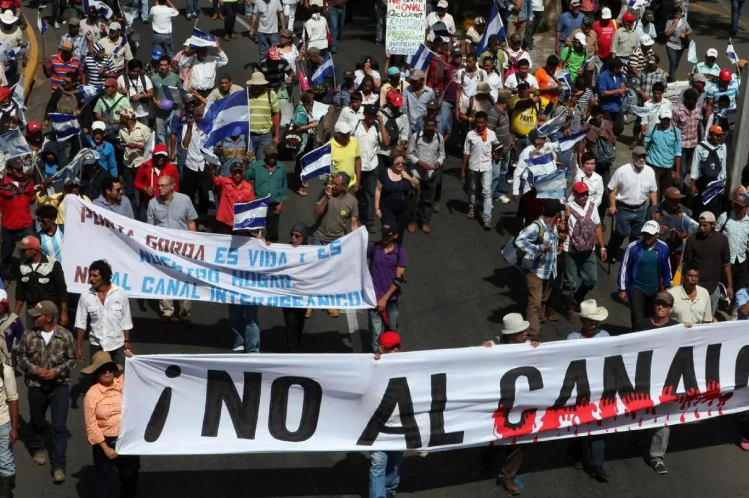 Kanal projesi büyük protestolara yol açmıştı (AP)