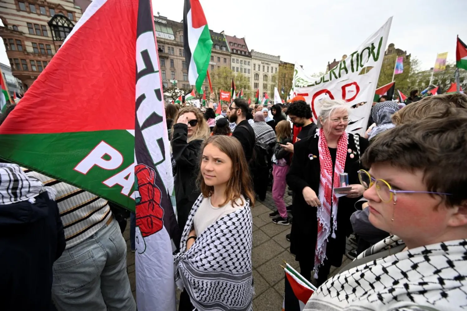 İklim aktivisti Greta Thunberg, İsrail'in yarışmaya katılımına karşı düzenlenen İsrail'i Durdurun protestosunda (Reuters)