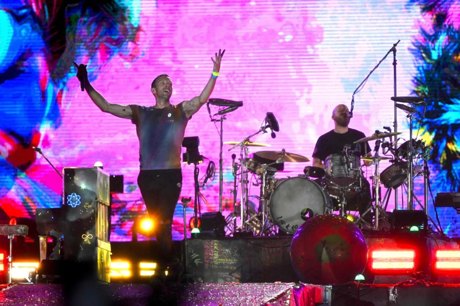 Chris Martin, Jonny Buckland, Guy Berryman, Will Champion ve Phil Harvey, Coldplay'i oluşturuyor (AFP)