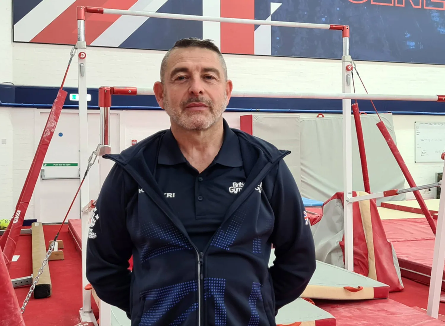 ديفيد كينرايت مدرب المنتخب البريطاني للجمباز سيدات (الشرق الأوسط)