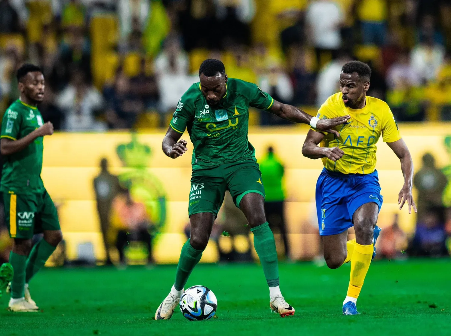 جانب من مواجهة النصر وضيفه الخليج في نصف نهائي كأس الملك (الشرق الأوسط)