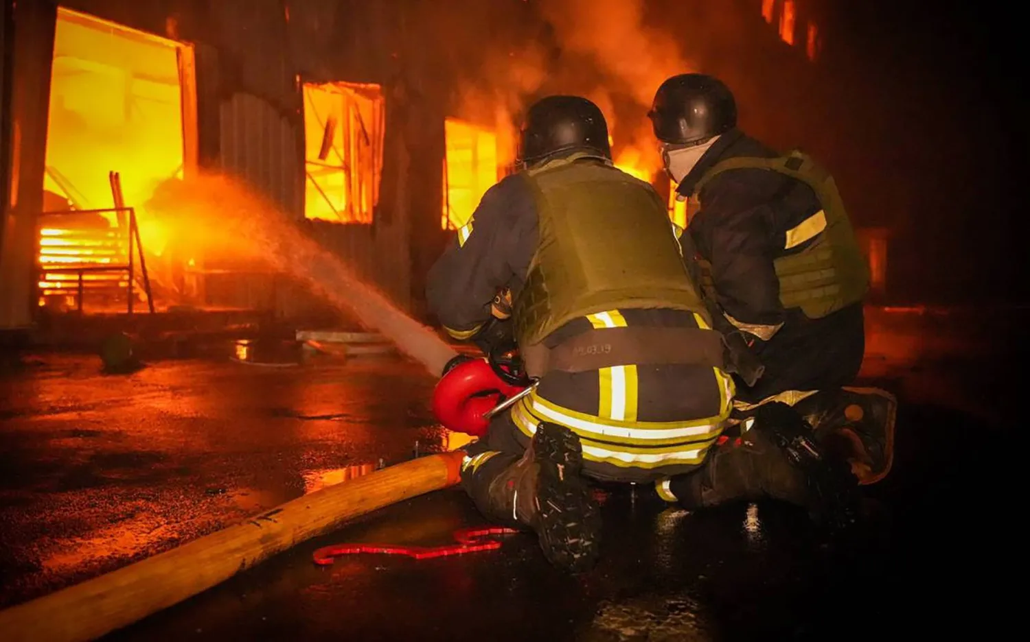 مخزن في أوديسا تعرّض للقصف الروسي (إ.ب.أ)