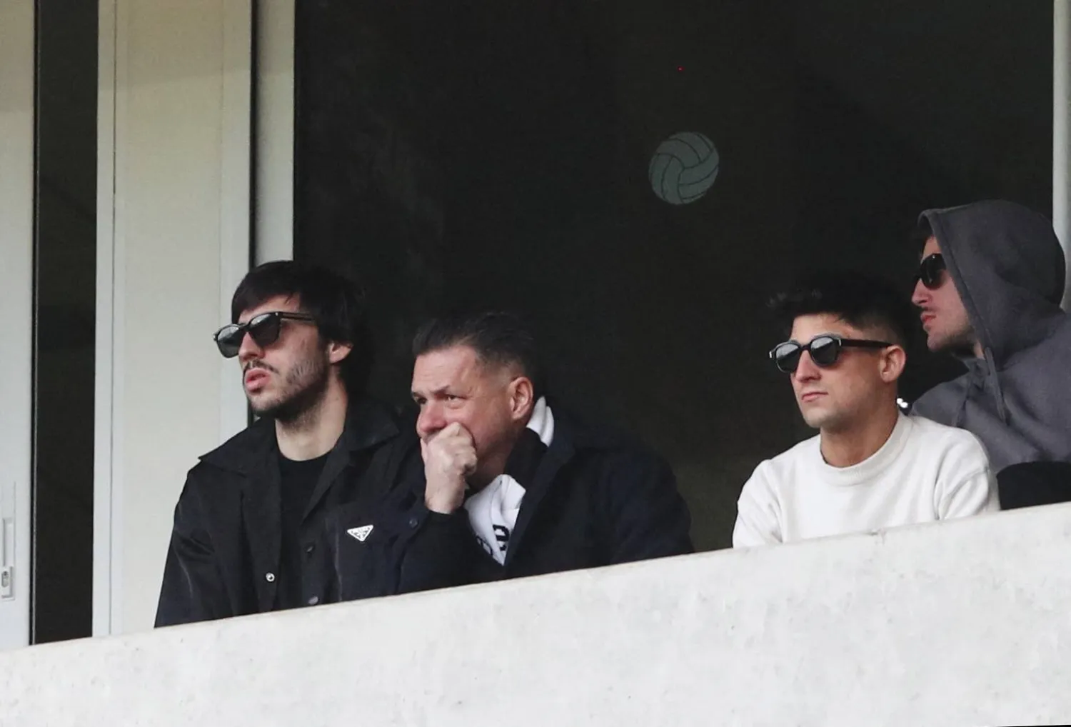 ساندرو تونالي خلال حضوره مباراة نيوكاسل وشيفيلد يونايتد (رويترز)