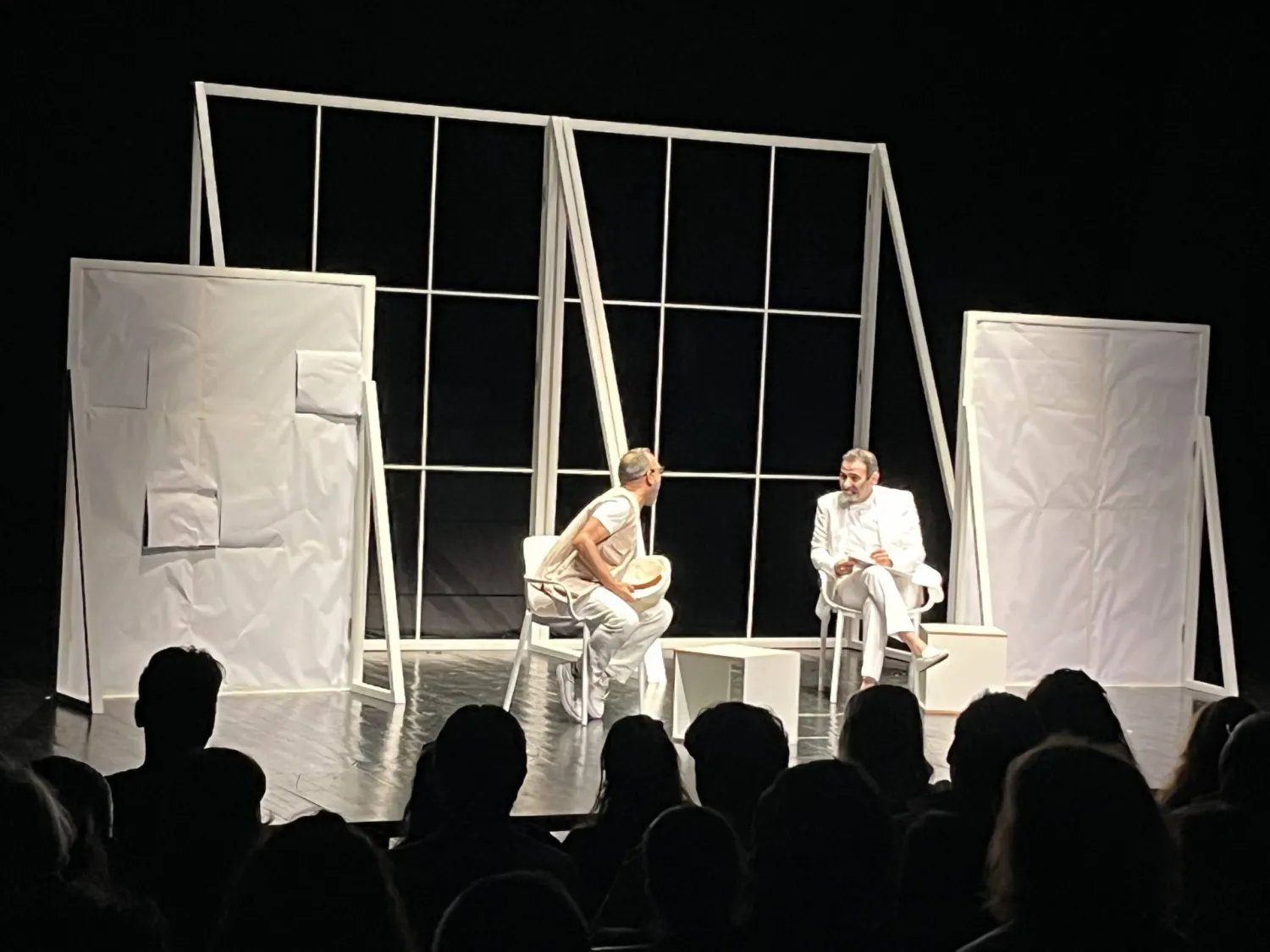 «هل هالشي طبيعي؟» تضع الإصبع على الجرح (الشرق الأوسط)