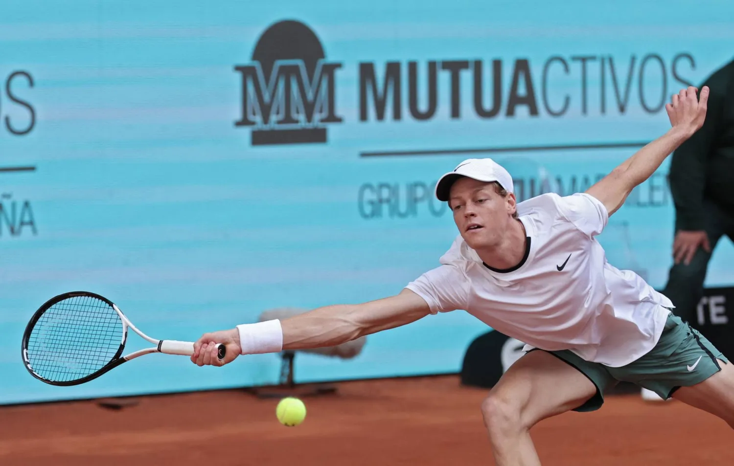 لاعب التنس الإيطالي يانيك سينر (أ.ف.ب)