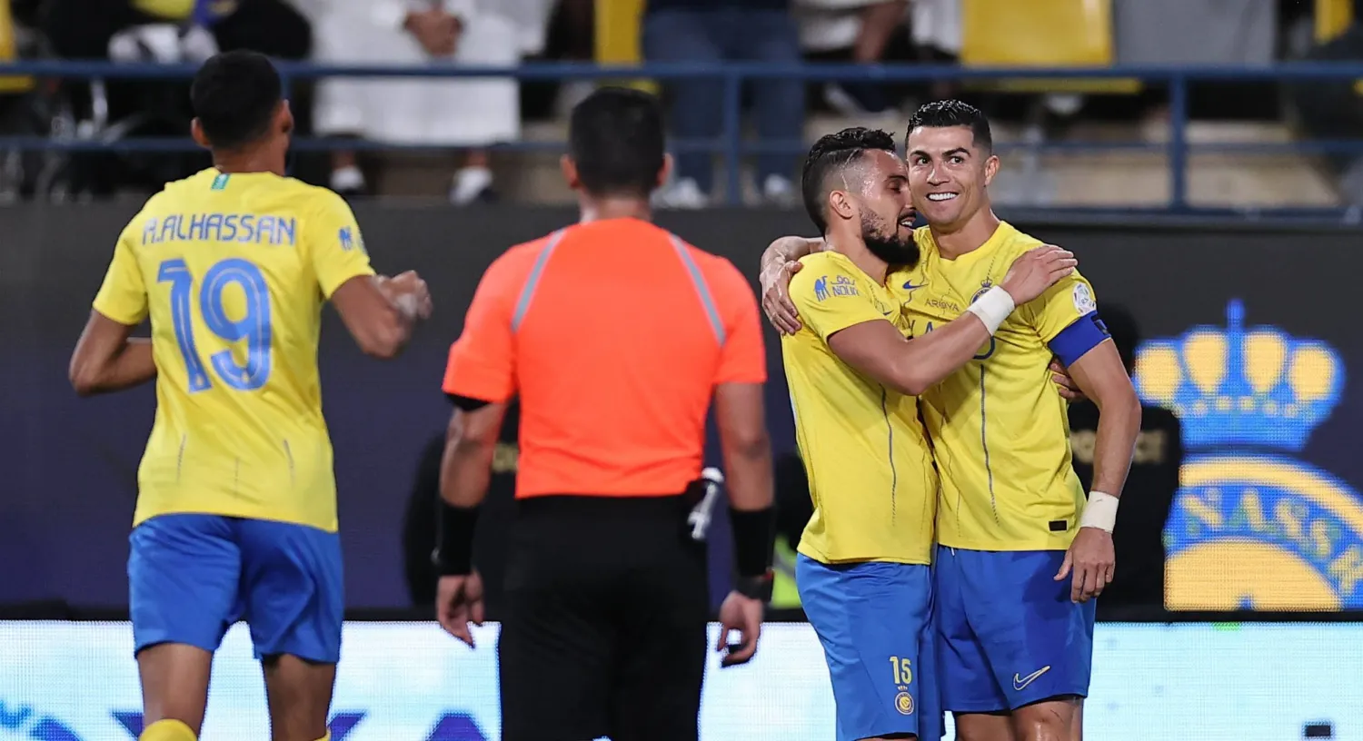 كريستيانو رونالدو قائد فريق النصر يحتفل أمام الوحدة (الدوري السعودي)