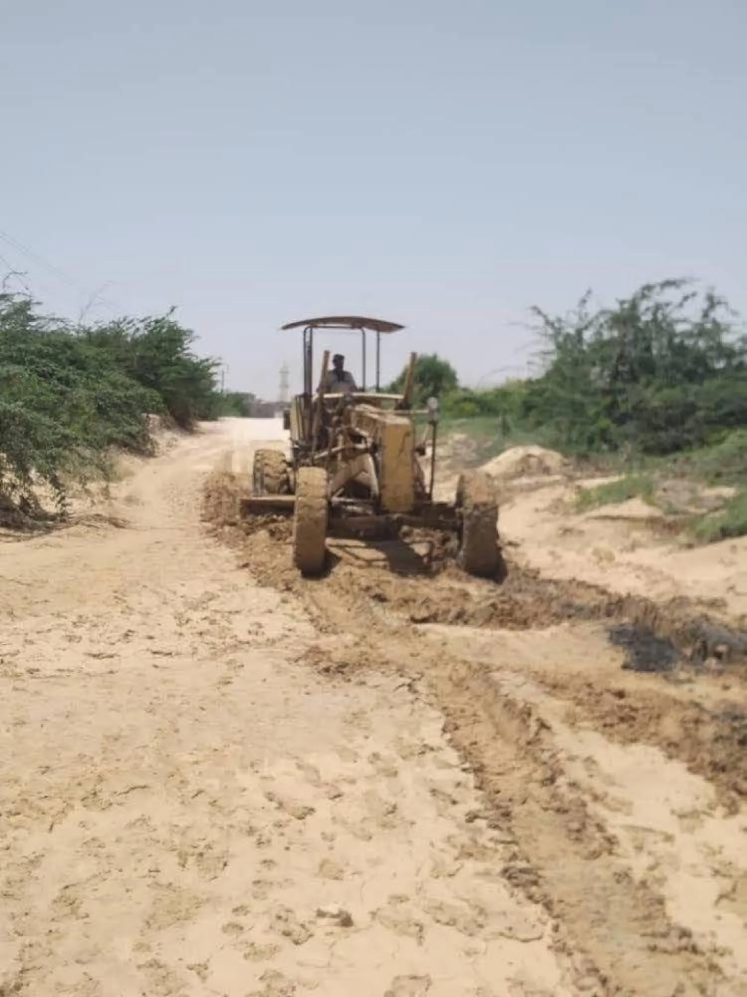 السيول جرفت الأراضي الزراعية وسببت خسائر كبيرة للمزارعين اليمنيين (إعلام حكومي)