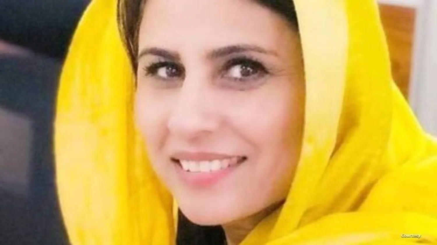 زكية وارداك القنصل العام الأفغاني في مومباي قبل إعلان استقالتها (متداولة)