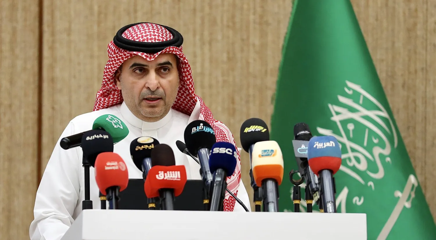 اللذيذ يتحدث خلال المؤتمر الدوري للقطاع الرياضي (تصوير: عبد العزيز النومان)