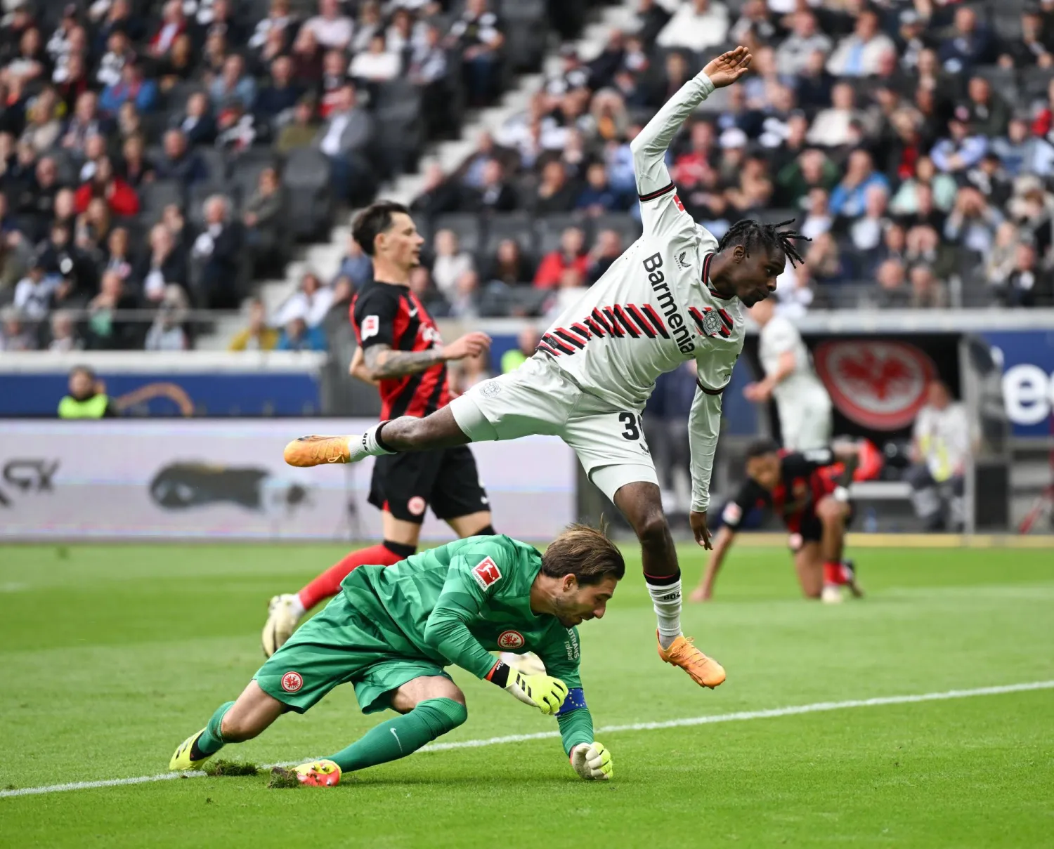 ليفركوزن تألق في الشوط الثاني وهزم فرنكفورت بخماسية (د.ب.أ)